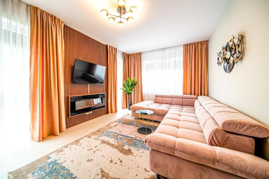 Pink Velvet Rk Ghimbav Apartment ภายนอก รูปภาพ