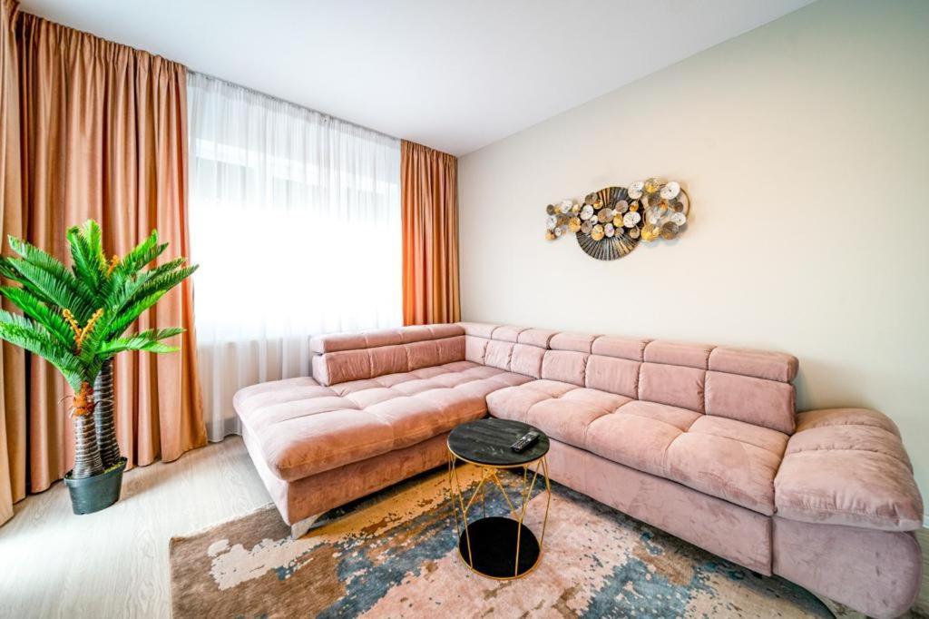 Pink Velvet Rk Ghimbav Apartment ภายนอก รูปภาพ