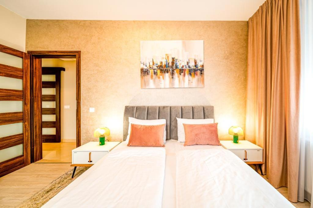 Pink Velvet Rk Ghimbav Apartment ภายนอก รูปภาพ